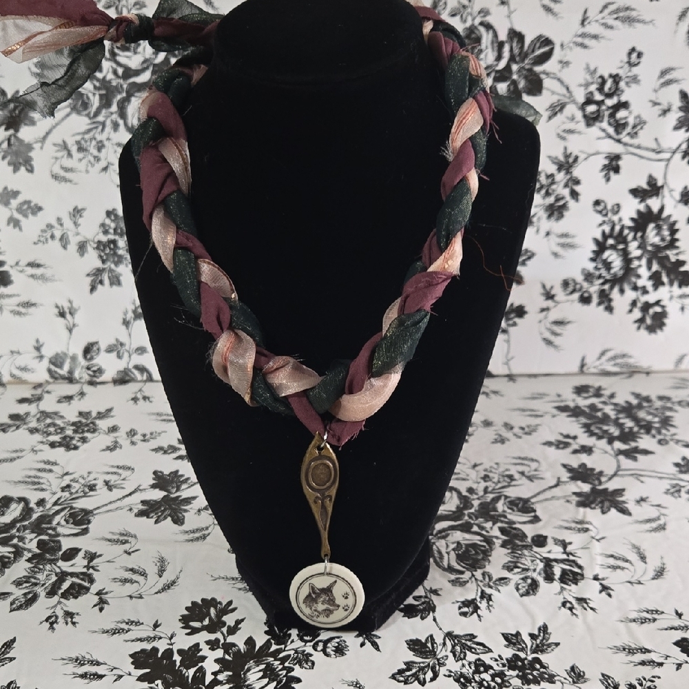 Elegant Braided Necklace with Pendant Wpr5